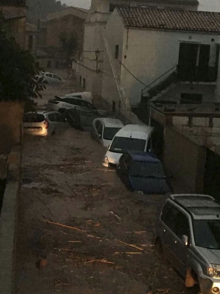 Ničivá bouře a bleskové povodně zasáhly španělskou Mallorcu.