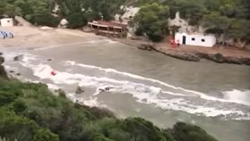 Tsunami na Mallorce a Menorce vyplavila bary, rybářům poškodila lodě