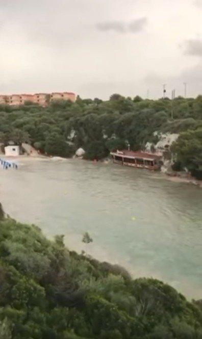 Tsunami na Mallorce a Menorce vyplavila bary, rybářům poškodila lodě