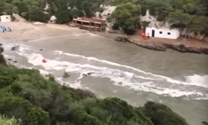 Tsunami na Mallorce a Menorce vyplavila bary, rybářům poškodila lodě