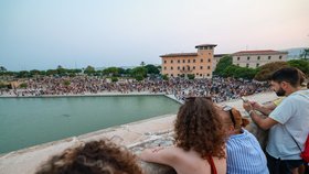 Protest proti turistům na Mallorce skončil střety s policií.
