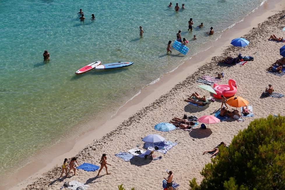 Na Mallorcu se pomalu vrací turisté, brzy je ale čeká nová povinnost.