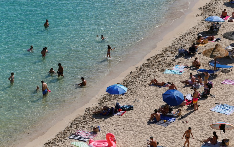 Na Mallorcu se pomalu vrací turisté, brzy je ale čeká nová povinnost.