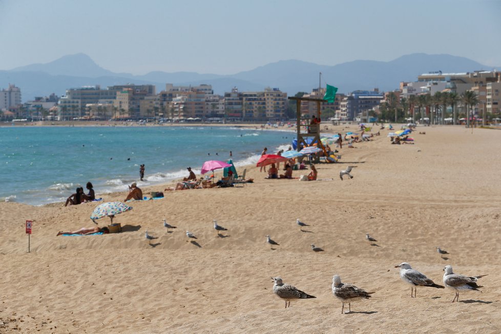 Na Mallorcu se pomalu vracejí turisté, brzy je ale čeká nová povinnost.