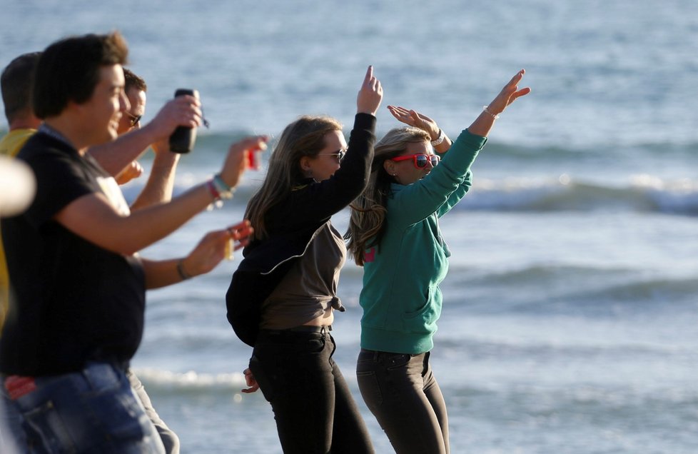 Němečtí turisté na španělské Mallorce (21. 3. 2021)