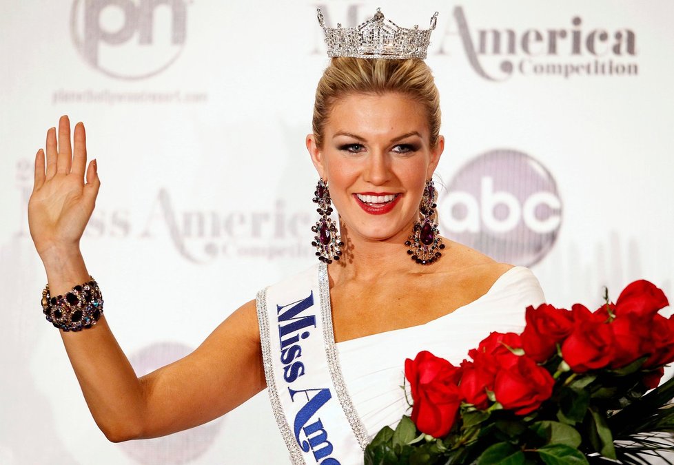 Americká miss Mallory Hagan zdraví diváky televize ABC, která přenos vysílala