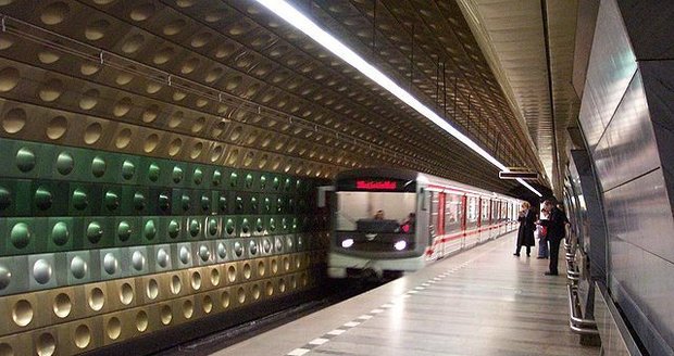 Stanice metra Malostranská je uzavřená.