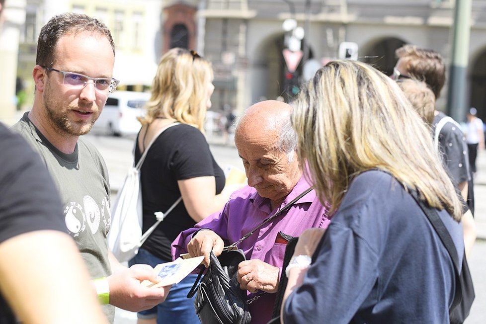 Malostranské dvorky možná příští rok nebudou. Pořadatel kavárník Kobza neskrývá svou skepsi.