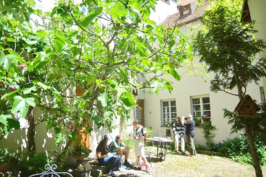 Malostranské dvorky nelákaly hipsterskou omladinu.