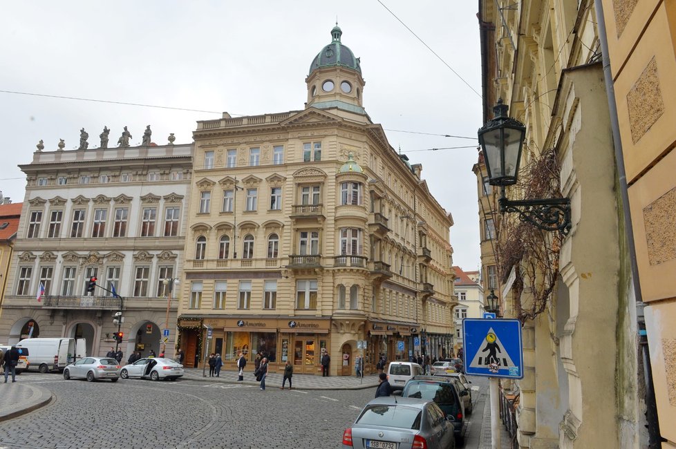 V místech dnešního Malostranského náměstí a Mostecké ulice bývalo v raném středověku velké tržiště, kde se mimo jiné kupčilo s otroky. (ilustrační foto)