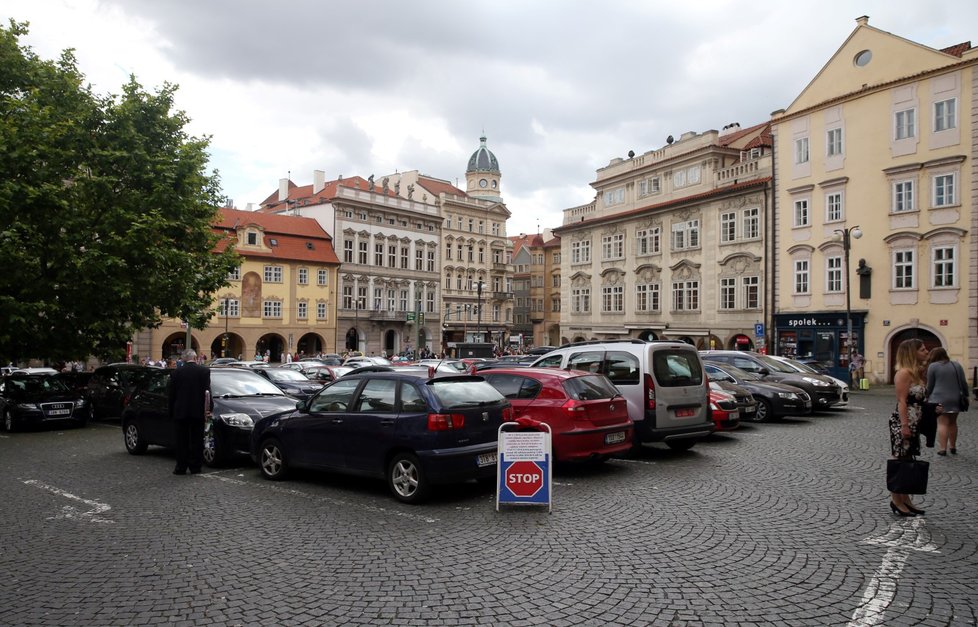 Malostranské náměstí projde celkovou rekonstrukcí. Vrátí se i pomník maršála Radeckého?