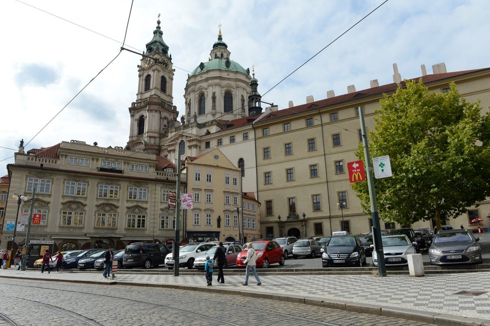 Malostranské náměstí projde celkovou rekonstrukcí. Vrátí se i pomník maršála Radeckého?