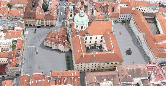 Architekti vypracovali 40 návrhů, podle nichž by se mohlo v budoucnu proměnit Malostranské náměstí v Praze.