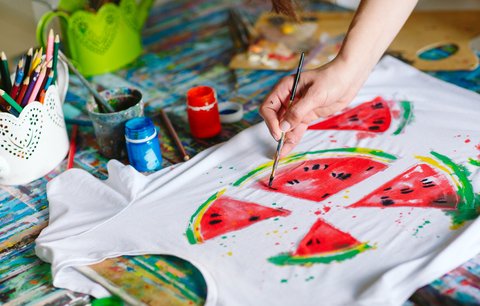 Buďte kreativní a originální! Oživte si oblečení nebo bytové doplňky barvami na textil