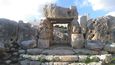 Vchod do komplexu megalitických chrámů Ta Ħaġrat.