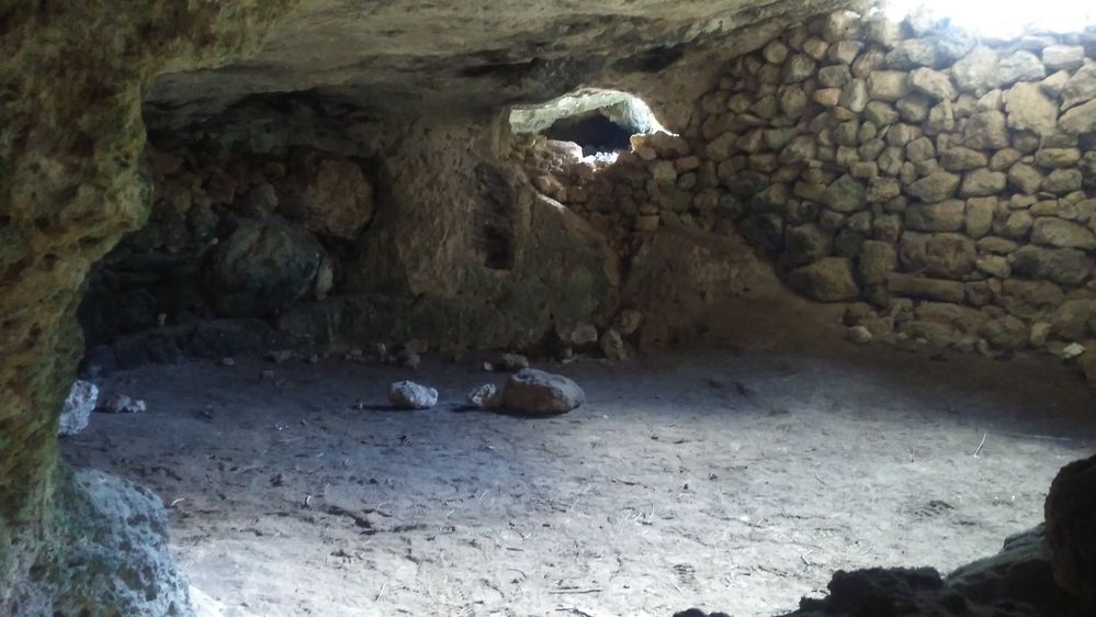 Jedna z katakomb na Għar il-Kbir.