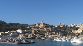 Malta a její ostrov Gozo: Starobylý chrám, impozantní citadela i méně známá obdoba Azurového okna
