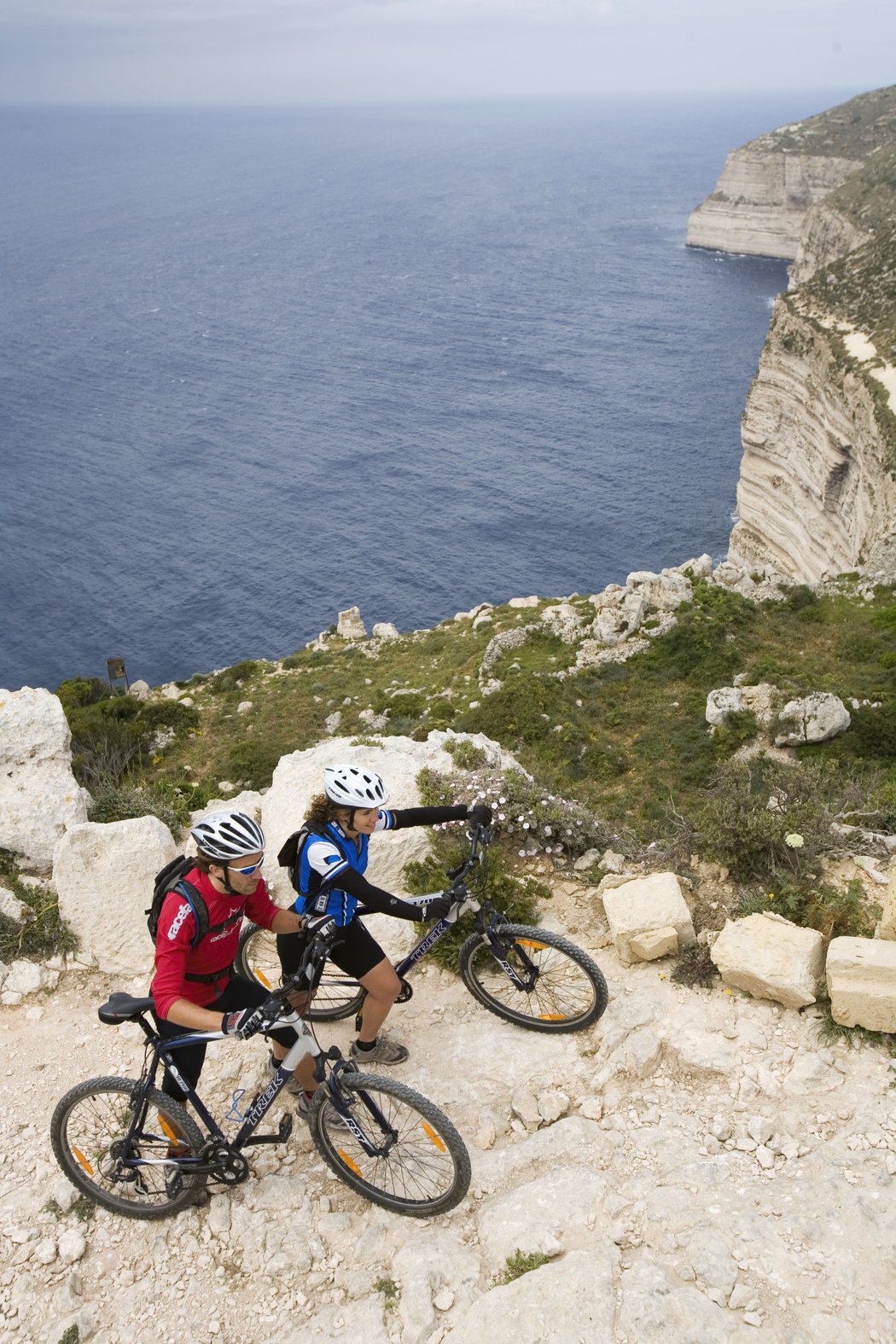 Bike trail nad útesy Dingli vyžaduje absenci strachu z výšek