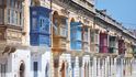 Tradiční barevné dřevěné balkonky najdete na obou maltských ostrovech