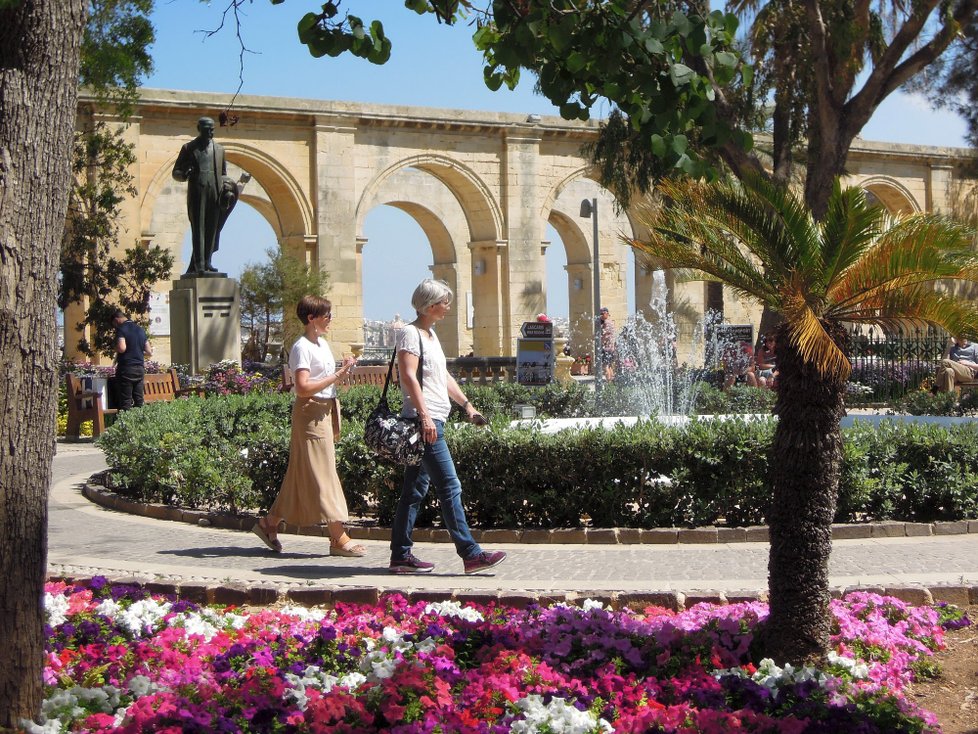 Valletta, Upper Barrakka garden jsou zahrady s působivým výhledem na Velký přístav.