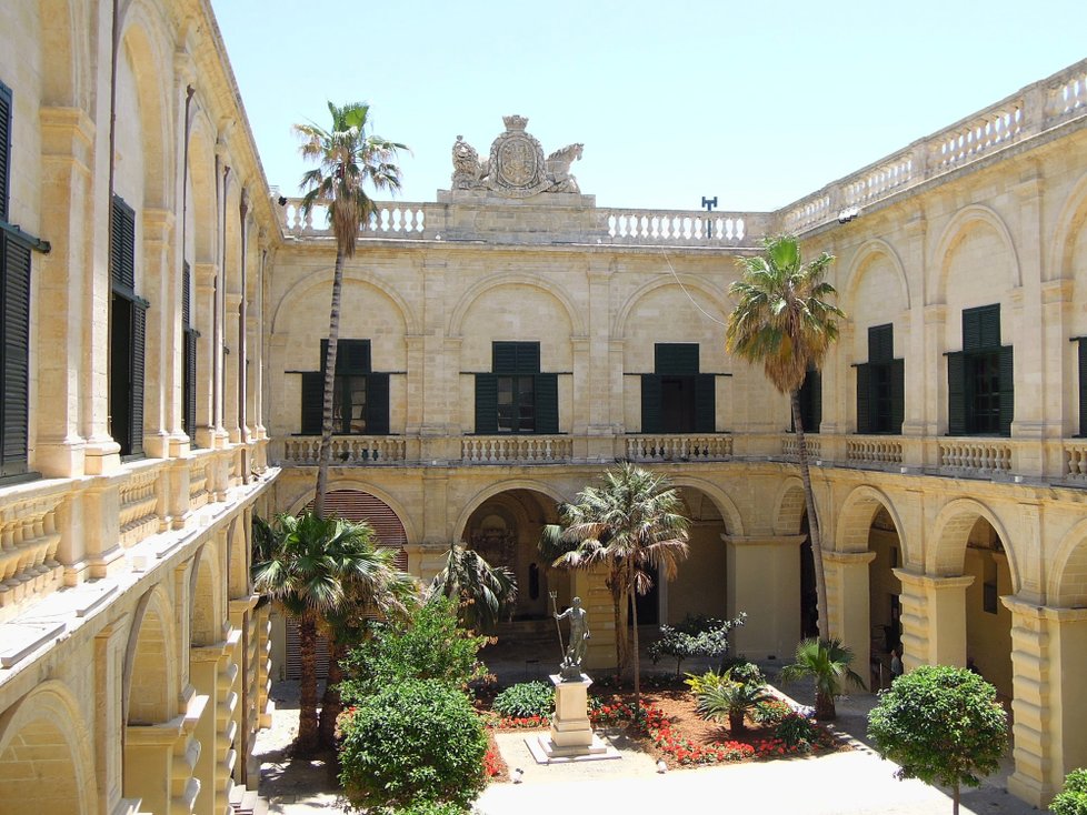 Valletta, Velmistrovský palác.