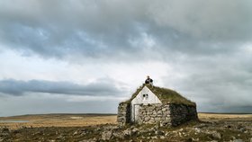 Eliška Podzimková (27) je česká animátorka, ilustrátorka, fotografka a umělkyně všeho druhu nyní žijící v Praze. V roce 2014 absolvovala Filmovou Akademii Miroslava Ondříčka v Písku.