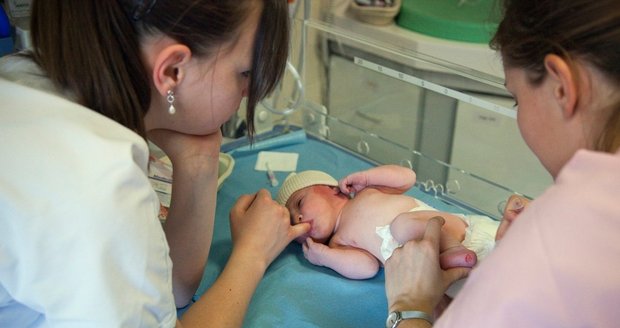 V Maďarsku se mrtvé mamince (†31) narodilo zdravé dítě, kvůli kterému ji tři měsíce udržovali na přístrojích