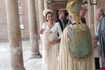 Královská rodina přijíždí na křtiny prince Louise