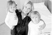 Tereza Maxová zveřejnila fotku své mámy se svými dětmi.
