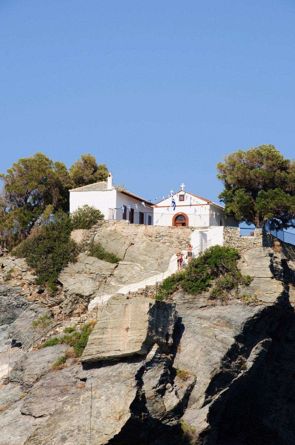 Skopelos toto filmové místo s kaplí Agios Ioannis dokonce nazývá Útes Mamma Mia! Ale teď ostrouhá...