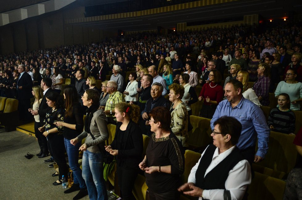 Publikum o 2,5 tisících lidech luskalo na počest Kovarčíka.