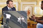 Mamoudou Gassama by přivítán v Elysejském paláci francouzským prezidentem.