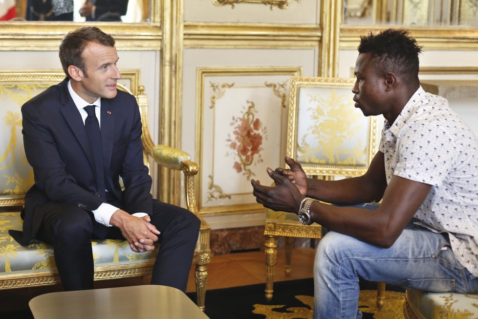 Mamoudou Gassama a Emmanuel Macron.