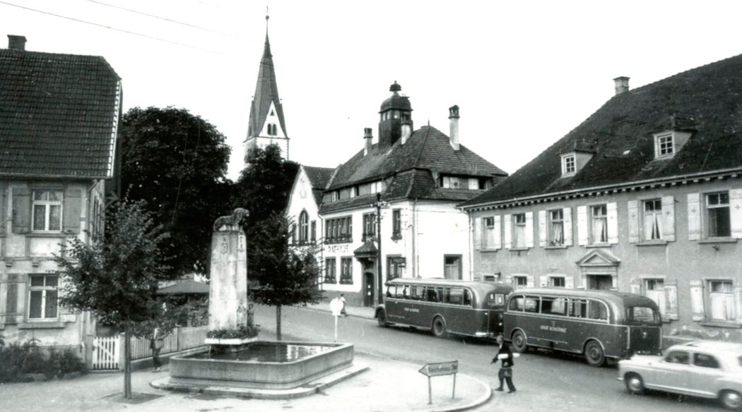 Autobusové přívěsy byly nasazovány v Kostnici již v padesátých letech dvacátého století