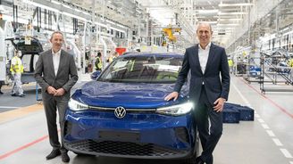 Mzdy manažerů německých automobilek krizí netrpí. Kati továren jsou v éře propouštění opět vítězi Mzdy manažerů německých automobilek krizí netrpí. Kati továren jsou v éře propouštění opět vítězi