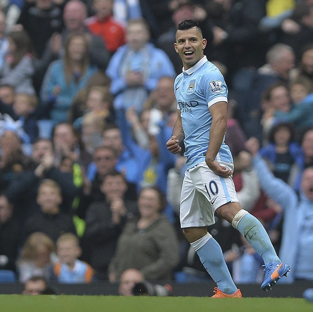 Útočník Manchesteru City Sergio Agüero se pěti góly proti Newcastlu zapsal do historie