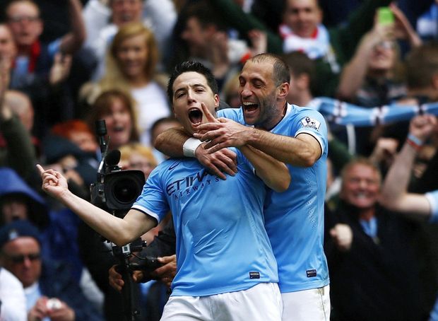 Takhle se Samir Nasri radoval z branky, která prakticky vystřelila Manchesteru City anglický titul. Takhle se Samir Nasri radoval z branky, která prakticky vystřelila Manchesteru City anglický titul.