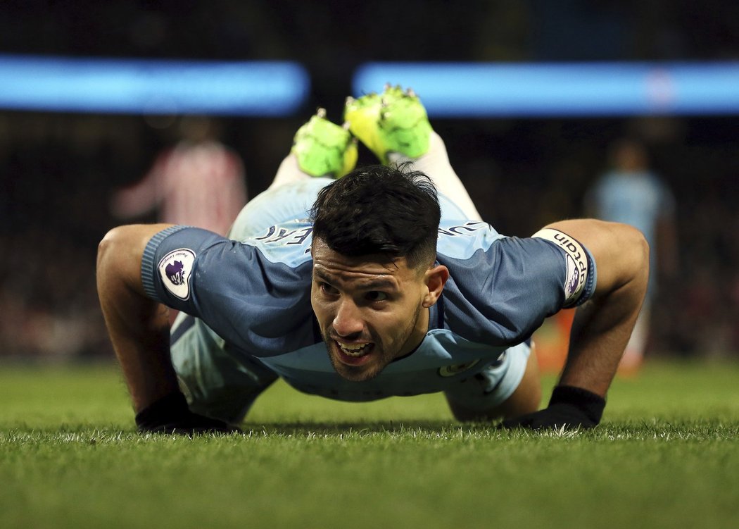 Hvězdný útočník Manchesteru City Sergio Agüero se proti Stoke neprosadil