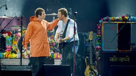 Liam Gallagher a Chris Martin společně vystoupili na charitativním koncertě.