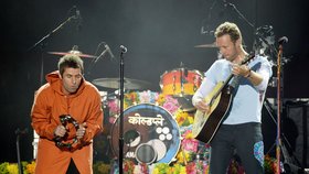 Liam Gallagher a Chris Martin společně vystoupili na charitativním koncertě.