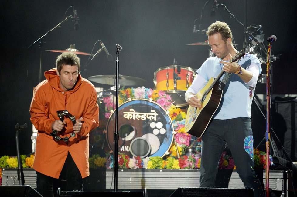 Liam Gallagher a Chris Martin společně vystoupili na charitativním koncertě.