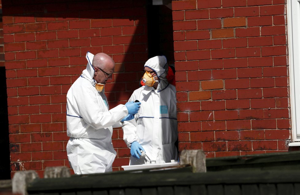 Policie prohledává nemovitost v Manchesteru, kde přebýval domnělý atentátník.