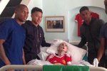 Dojemné gesto! Fotbalisté z Manchesteru United navštívili umírajícího fanouška.