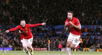 Božský večer! Hattrick Van Persieho posunul United do čtvrtfinále