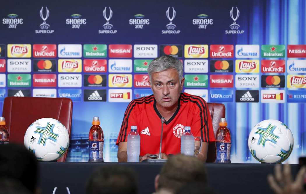 Trenér Manchesteru United José Mourinho na tiskové konferenci před Superpohárem UEFA