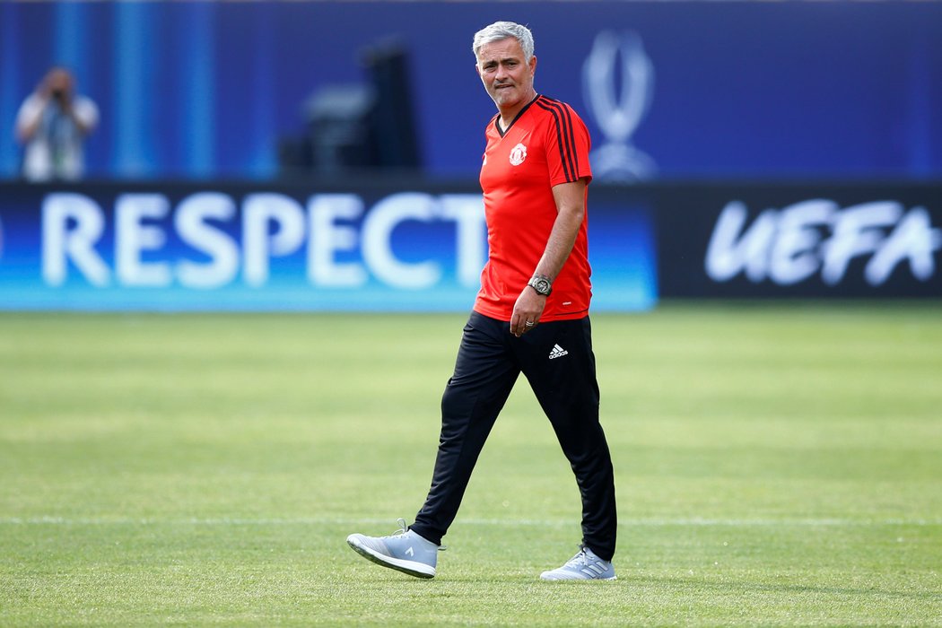 Trenér Manchesteru United José Mourinho na tréninku před Superpohárem UEFA