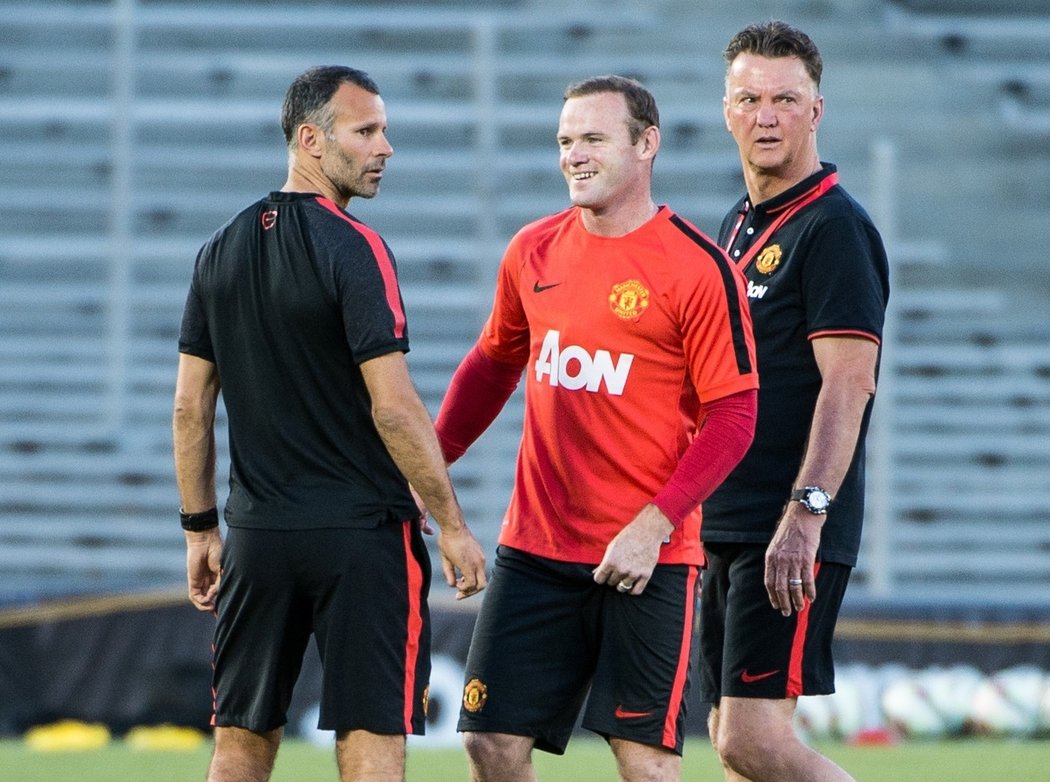 Ryan Giggs, Wayne Rooney a Louis van Gaal.