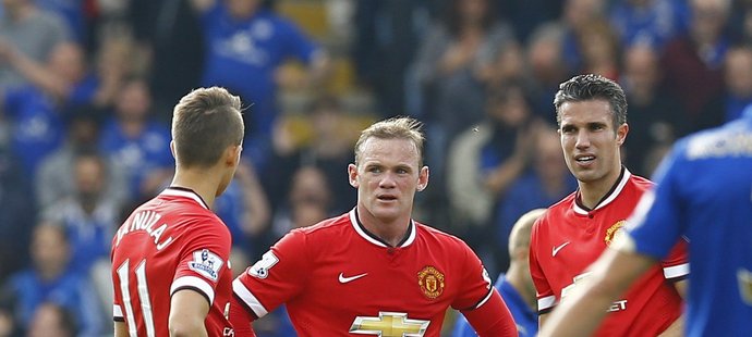 Zklamaní fotbalisté Manchesteru United, jen těžko mohli uvěřit porážce s Leicesterem 3:5