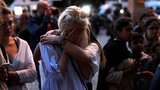 Svět zná 7 tváří obětí teroru: Umíraly děti i matky. Mezi mrtvými jsou Poláci