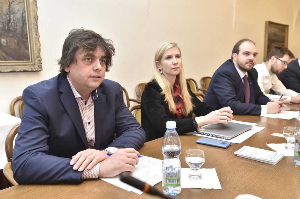 Jednání mandátového a imunitního výboru: Miloslav Rozner a Kateřina Valachová